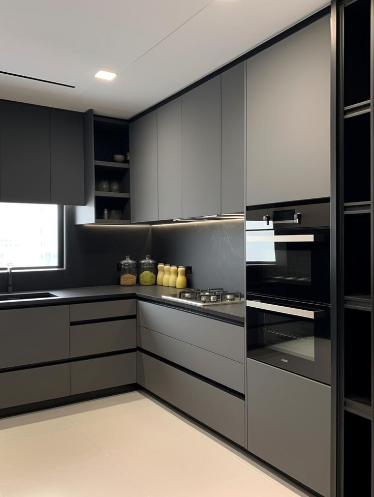 مطبخ أمريكي مفتوح على صالة كبيرة