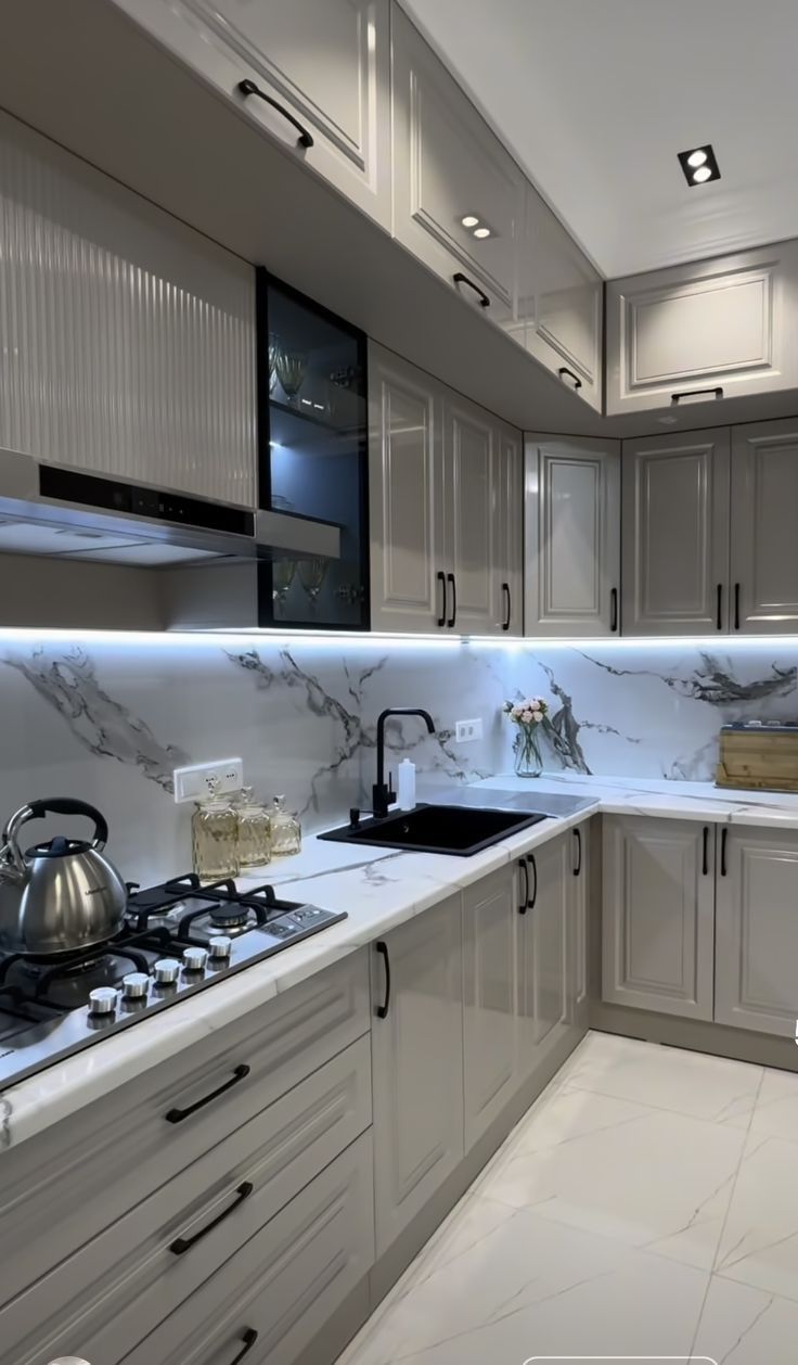 أفكار ذكية لاستغلال المساحات الصغيرة في المطابخ بالرياض مع حلول عصرية مبتكرة